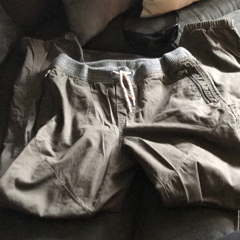 😎 boys Army green joggers